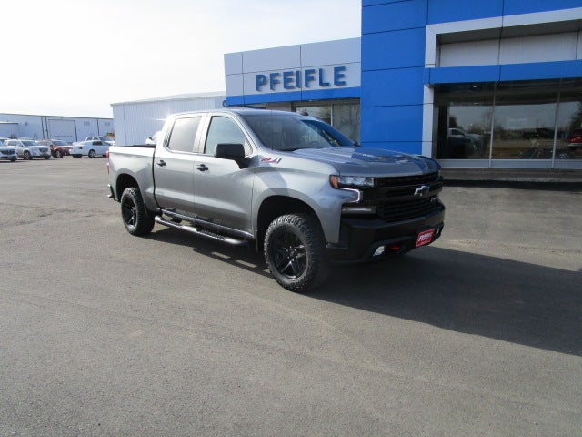 2021 Chevrolet Silverado 1500 LT Trail Boss in Satin Steel Metallic — front three-quarter view